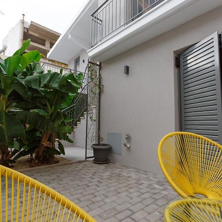 Groundfloor 2Br Apt With Smallyard Near The Heart Of Kalamáta Kültér fotó