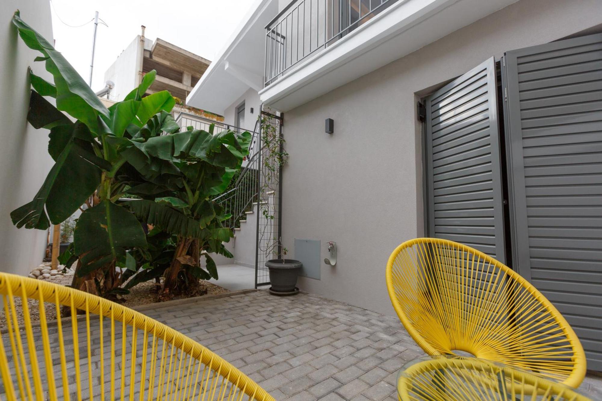 Groundfloor 2Br Apt With Smallyard Near The Heart Of Kalamáta Kültér fotó