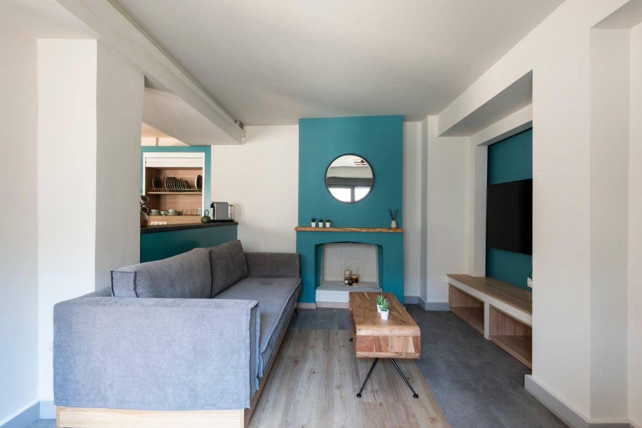 Groundfloor 2Br Apt With Smallyard Near The Heart Of Kalamáta Kültér fotó