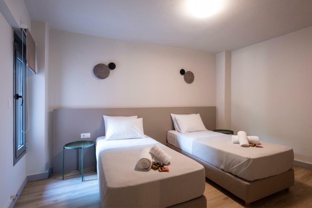 Groundfloor 2Br Apt With Smallyard Near The Heart Of Kalamáta Kültér fotó