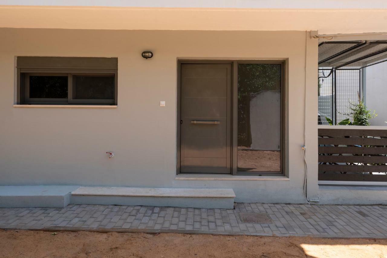 Groundfloor 2Br Apt With Smallyard Near The Heart Of Kalamáta Kültér fotó
