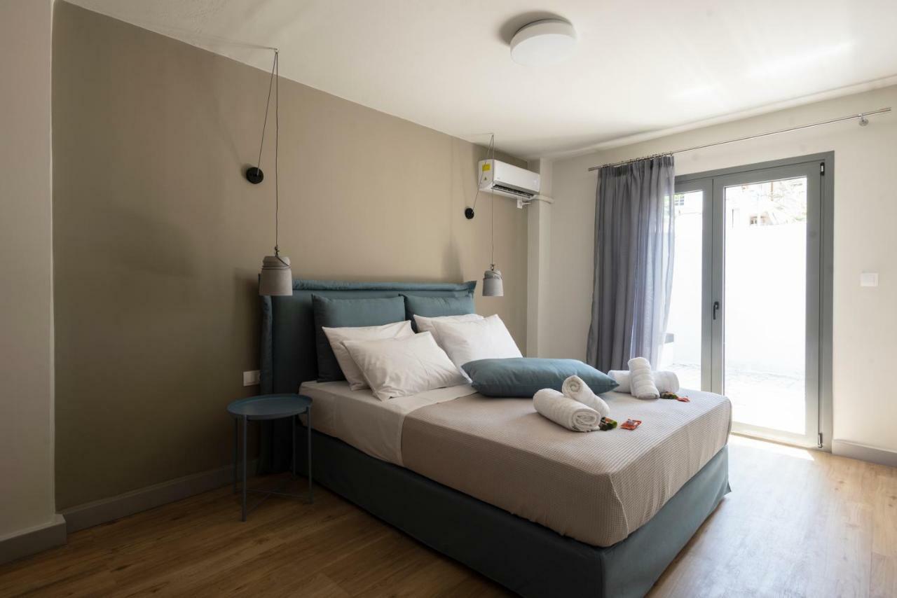Groundfloor 2Br Apt With Smallyard Near The Heart Of Kalamáta Kültér fotó