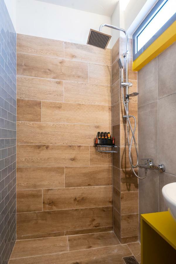 Groundfloor 2Br Apt With Smallyard Near The Heart Of Kalamáta Kültér fotó