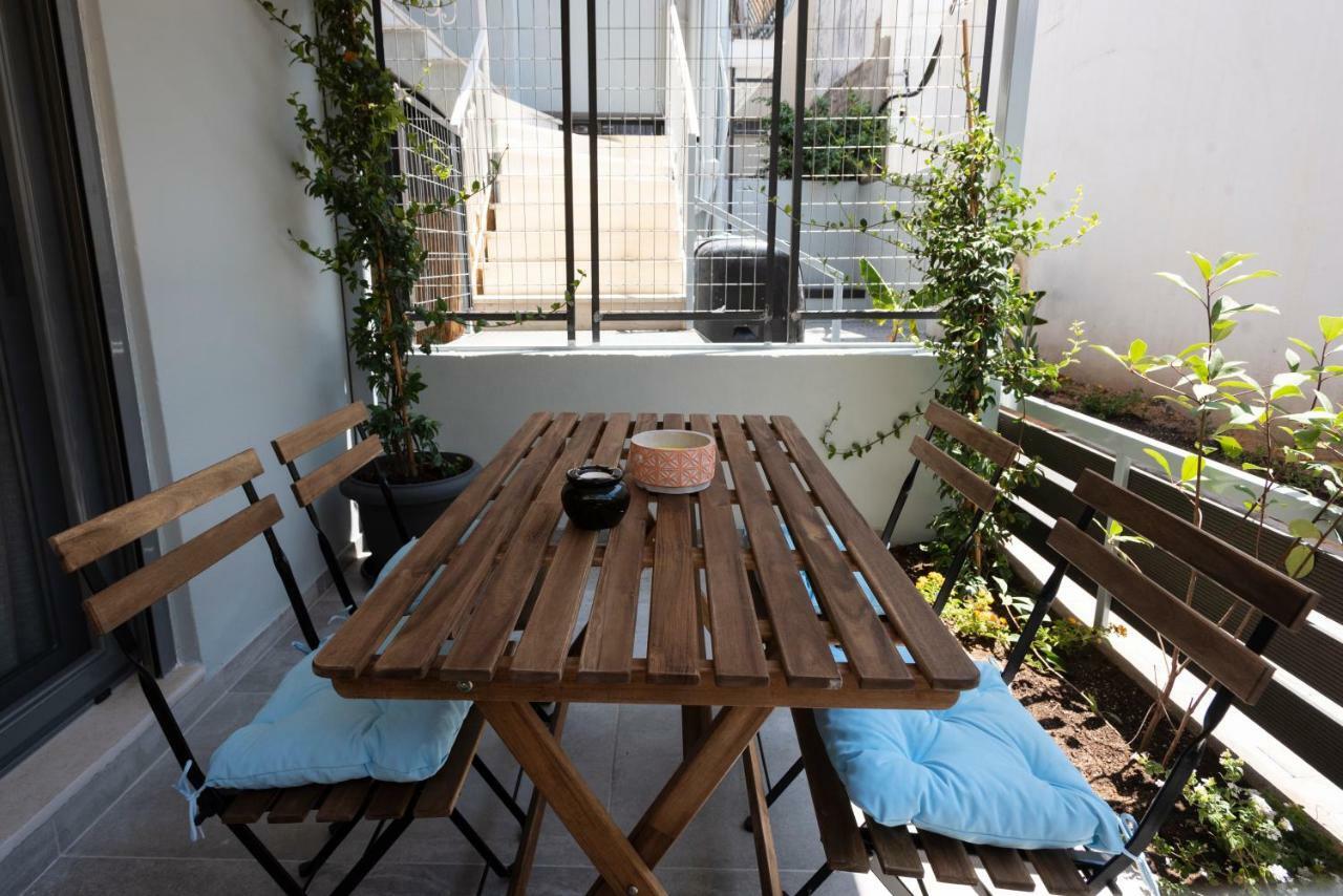 Groundfloor 2Br Apt With Smallyard Near The Heart Of Kalamáta Kültér fotó